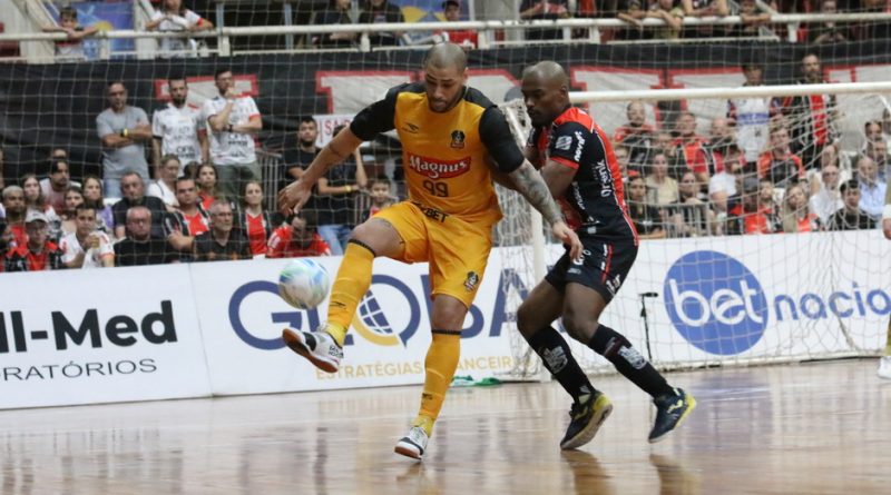 Magnus Futsal faz duelo contra o Joinville por uma vaga na final da LNF